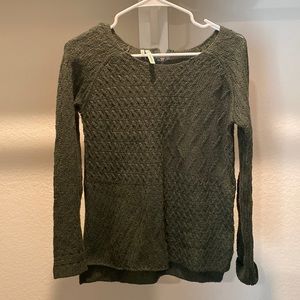 Maurice’s Size XS Dark Green Sweater with Gold Sparkle and pretty zipper accent